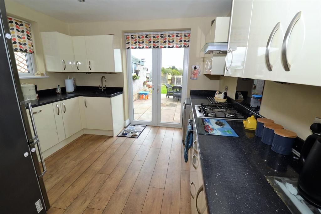 Hunsworth Lane, East Bierley, Bradford 3 bed semidetached house £225,000
