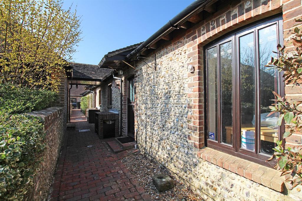 Saxon Meadow, Tangmere 3 bed terraced house £299,950