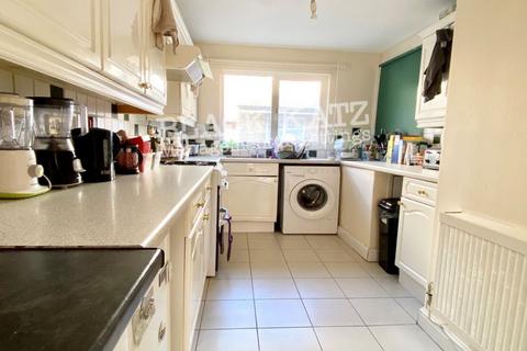 4 bedroom house to rent, SE17