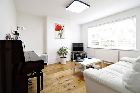 32 Brasted Close, Bexleyheath, DA6 8HX