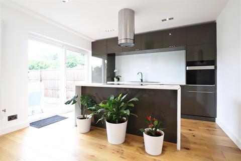 32 Brasted Close, Bexleyheath, DA6 8HX