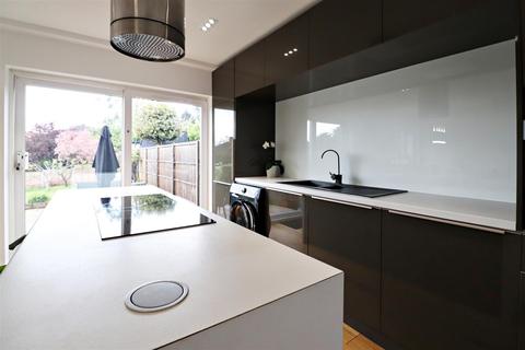 32 Brasted Close, Bexleyheath, DA6 8HX