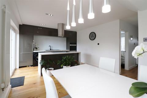 32 Brasted Close, Bexleyheath, DA6 8HX