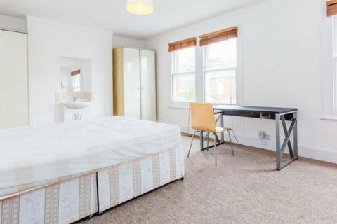 2 bedroom apartment to rent, NW3