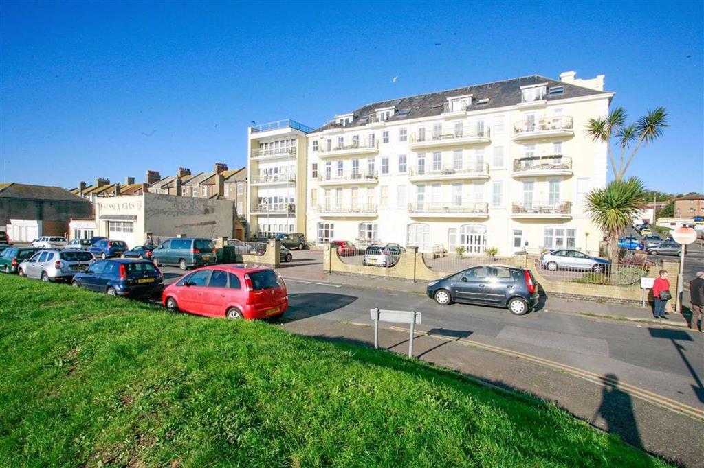 Seaside Road, St. Leonardsonsea, East Sussex 2 bed flat £285,000
