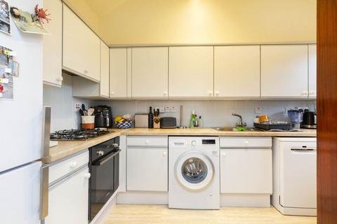 2 bedroom flat to rent, NW1