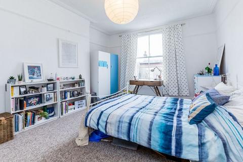 3 bedroom flat to rent, N7