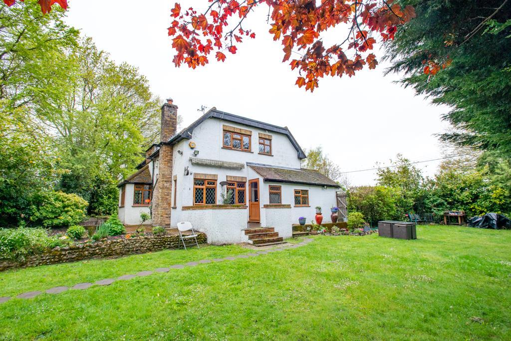 Well Hill, Chelsfield 3 bed detached house £800,000