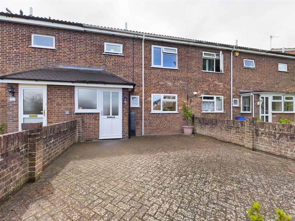 Pershore Road, Basingstoke 3 bed terraced house £270,000