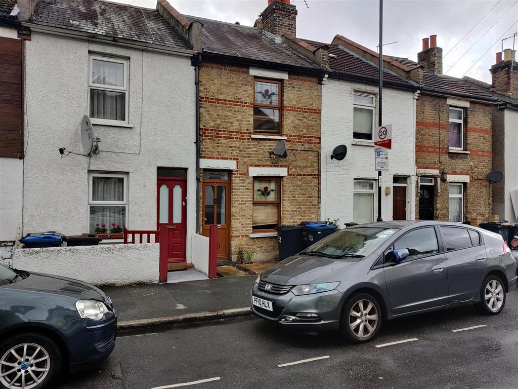 Stanley Grove, Croydon, Surrey 2 bed flat £1,250 pcm (£288 pw)