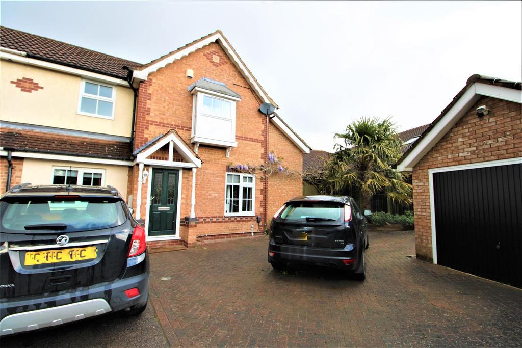 Butts Croft Close, East Hunsbury, Northampton 4 bed semidetached house