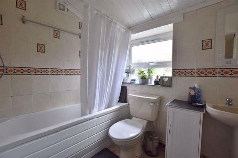 28 Bishopstone Road, Gloucester, GL1 4BZ