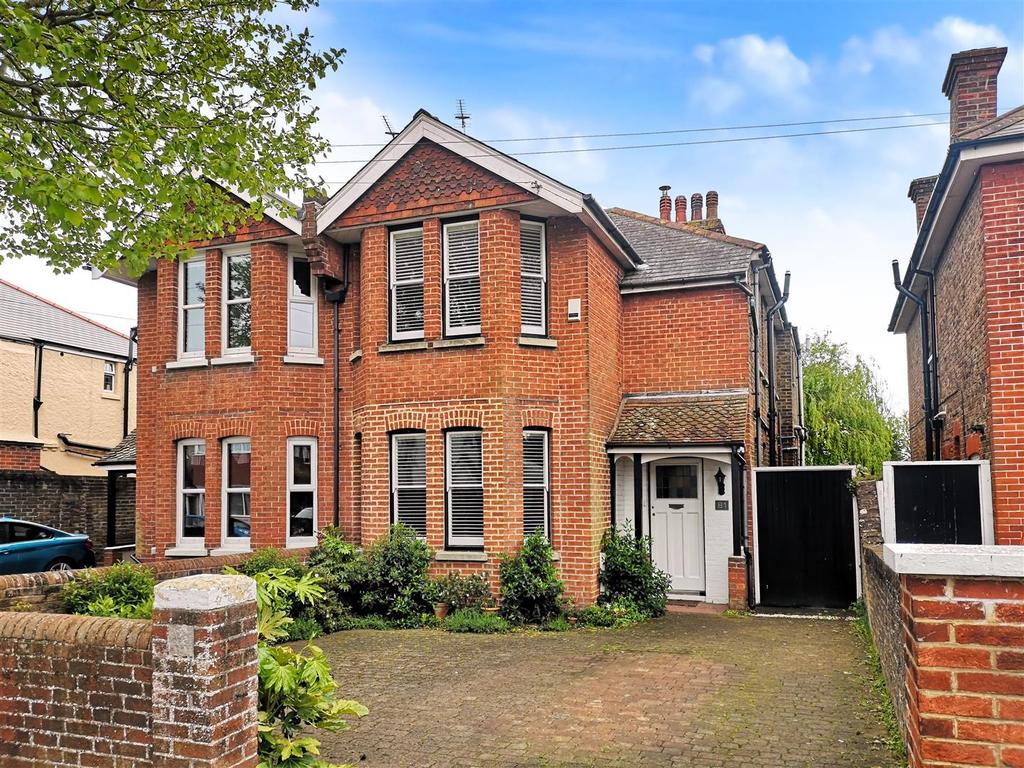 Ringwood Road, Eastbourne 4 bed semidetached house £475,000