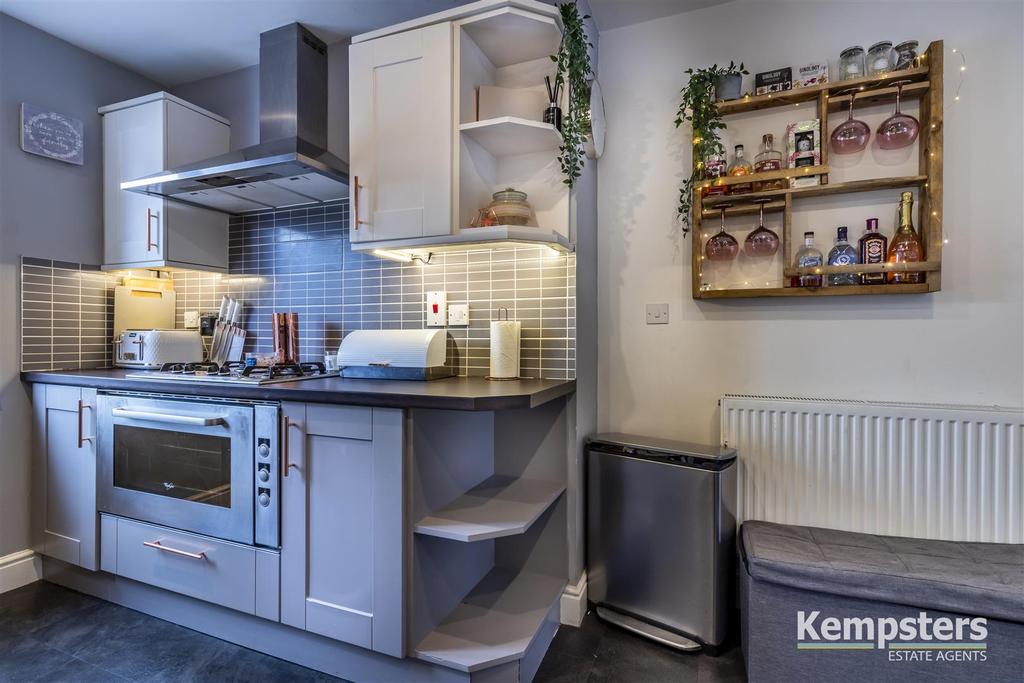 Kitchen 4.jpg