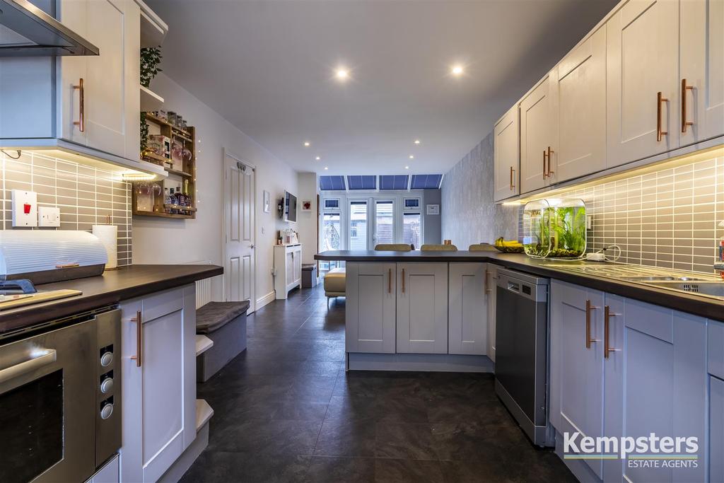 Kitchen 5.jpg