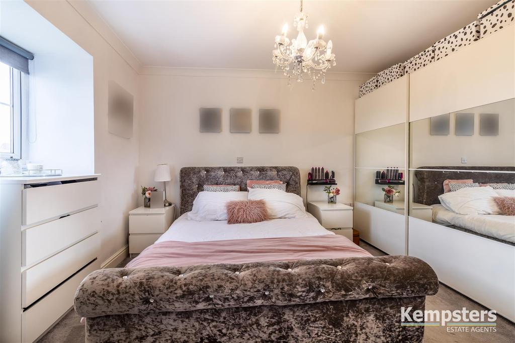 Bedroom 1.jpg