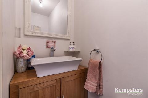 13 Birchfield, North Stifford, Grays, RM16 5UU
