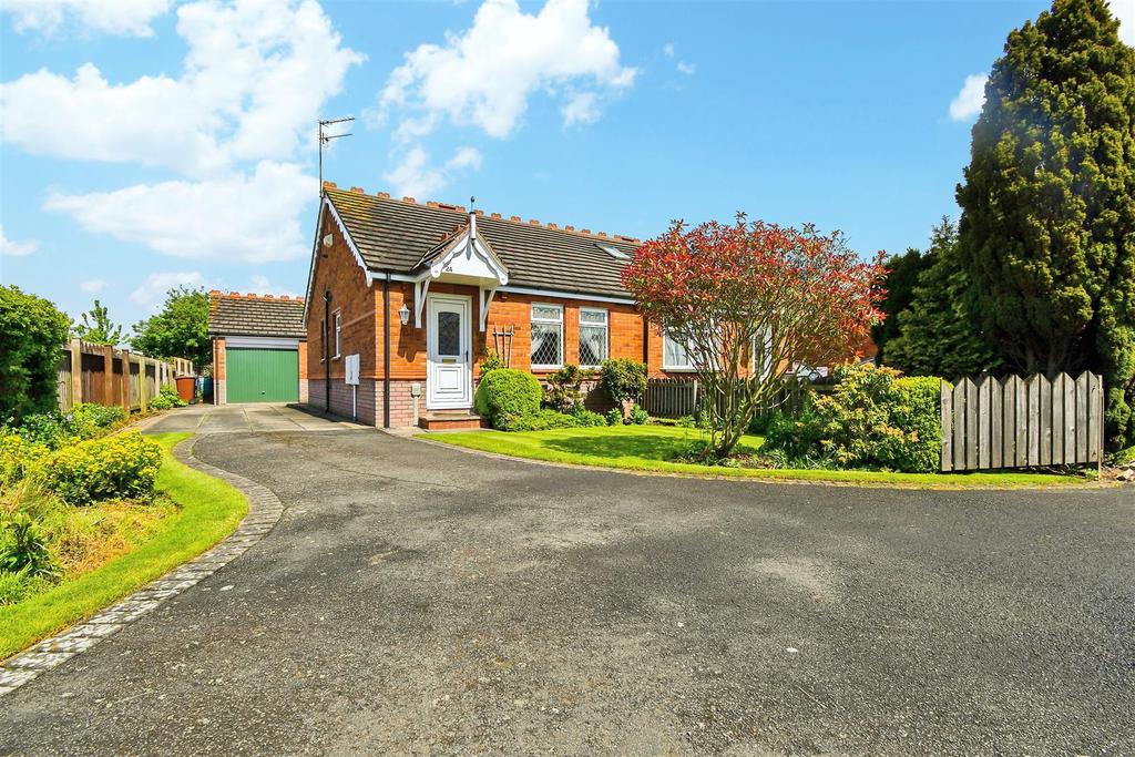 Rainham Close, Hull 2 bed semidetached bungalow for sale £140,000