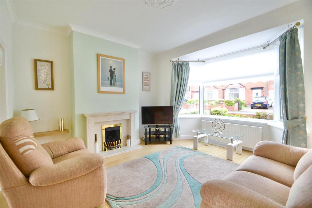 Newton Avenue, Cullercoats 3 bed semidetached house £280,000