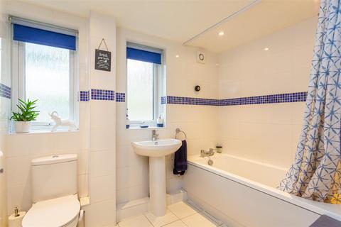 2 Beech Close, Flackwell Heath, High Wycombe, HP10 9DL