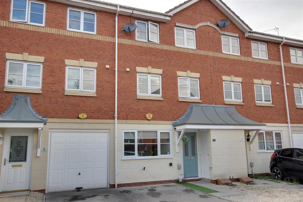 Lime Avenue, Brough 4 bed townhouse for sale £200,000