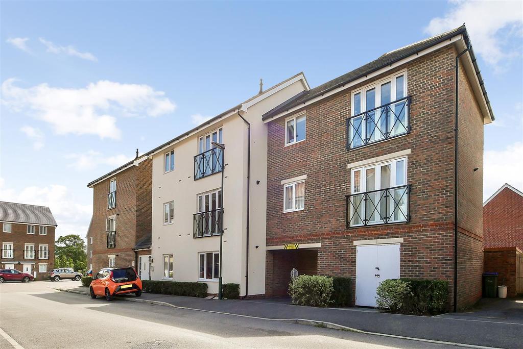 Meaden Way, Felpham 1 bed apartment £160,000