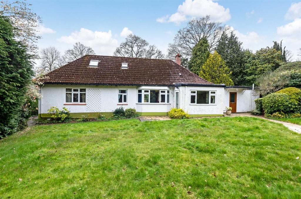 Lakewood Road, Hiltingbury, Chandlers Ford 3 bed chalet £695,000