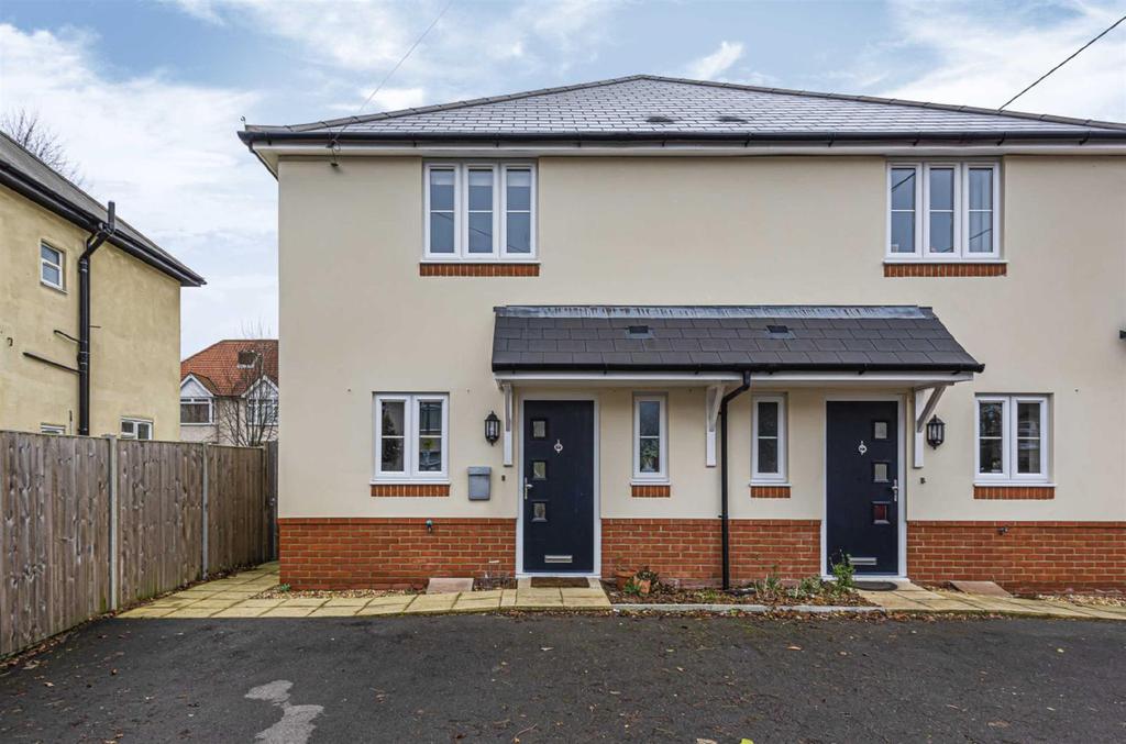 Meadow Grove, Chandlers Ford 2 bed semidetached house £290,000
