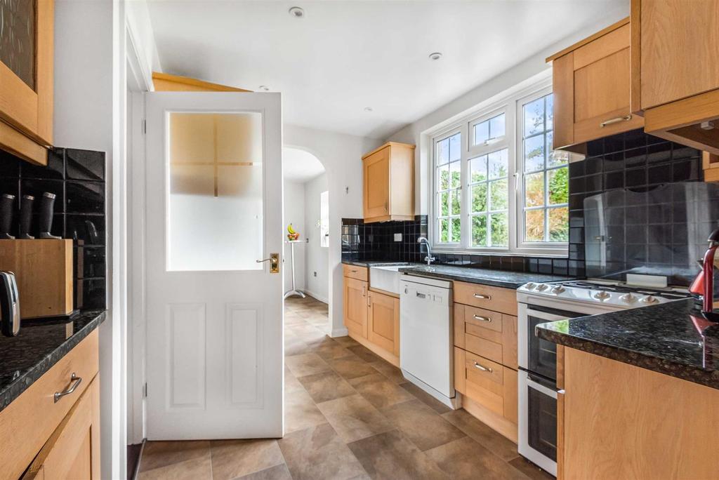 Alexandra Road, Scantabout, Chandlers Ford 4 bed detached house £575,000