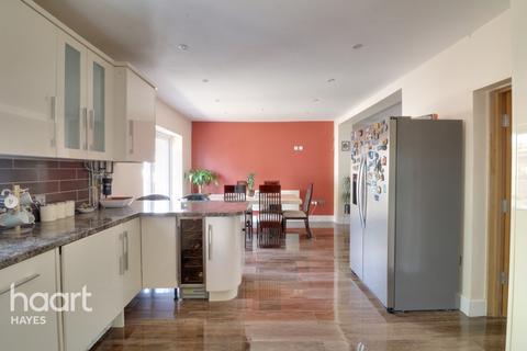 8 Commonwealth Avenue, Hayes, UB3 2PL