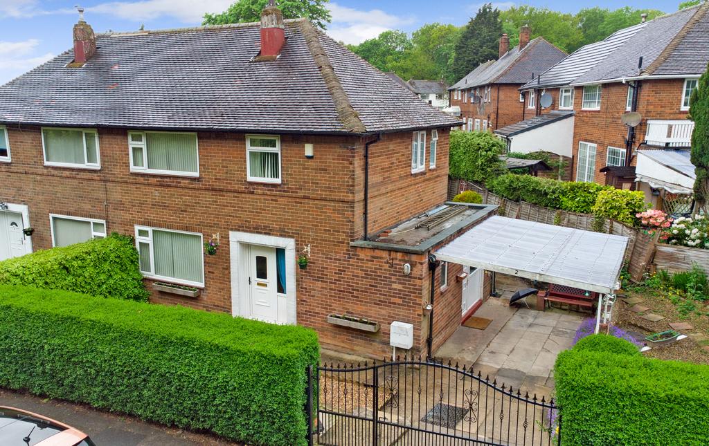 Saxon Road, Leeds, LS17 3 bed semidetached house £250,000