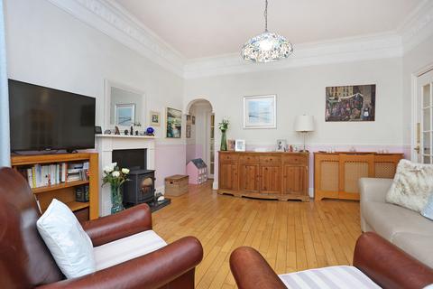 17 Ryehill Grove, Edinburgh, EH6 8ET