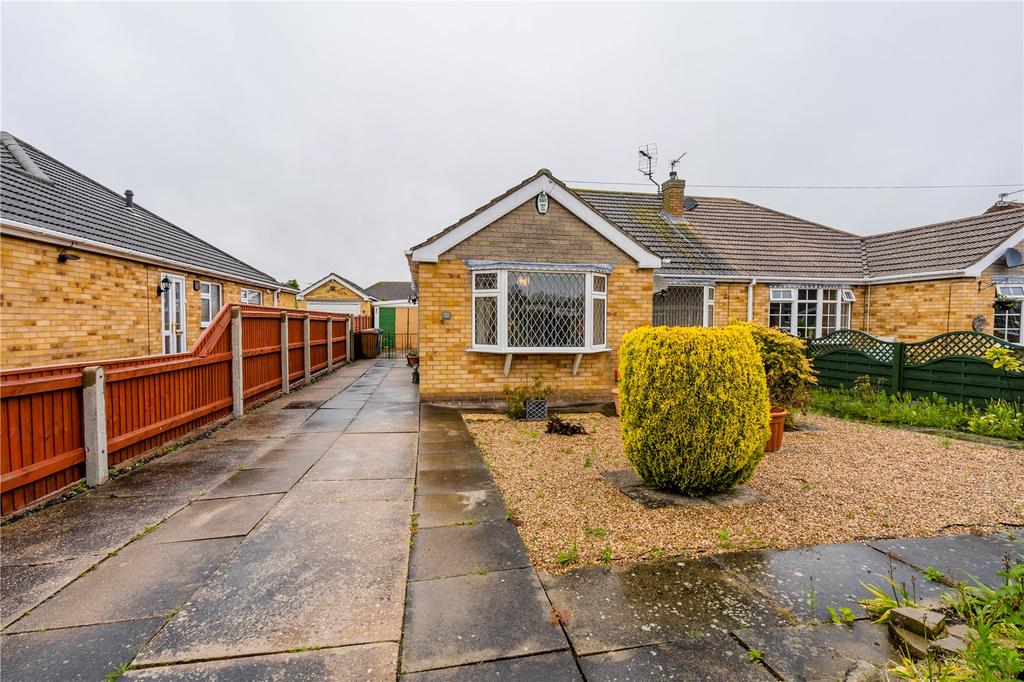 Swaby Drive, Cleethorpes, DN35 2 bed bungalow £155,000