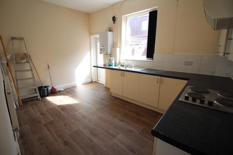 3 bedroom terraced house to rent, Oram Street, Bury, BL9