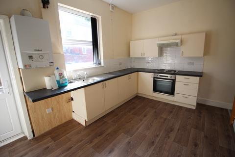 3 bedroom terraced house to rent, Oram Street, Bury, BL9