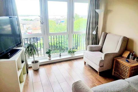 2 bedroom flat to rent, Fisgard Court, Admirals Way, Gravesend, DA12