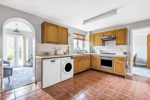 33 Garner Close, Carterton, OX18 1GA