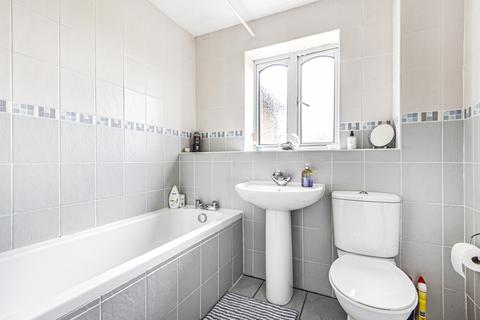 33 Garner Close, Carterton, OX18 1GA