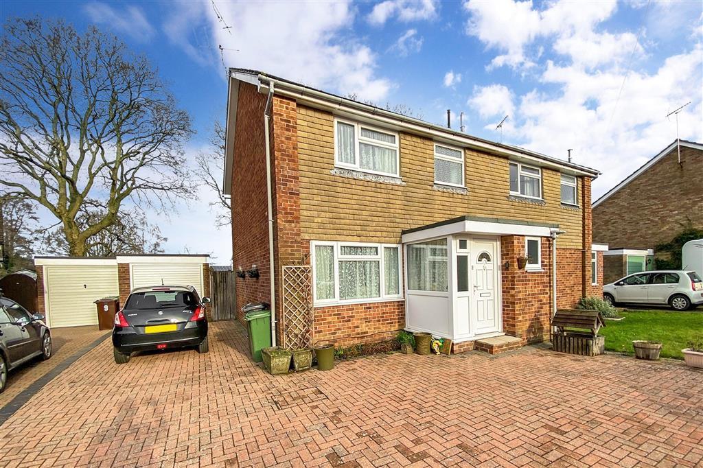 Silver Birch Close, Liss, Hampshire 3 bed semidetached house £365,000