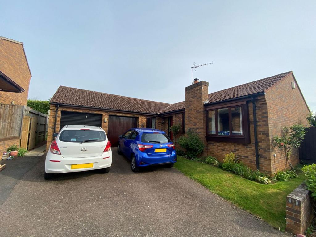 Sallow Avenue, Berrydale, Northampton... 3 bed detached bungalow £380,000