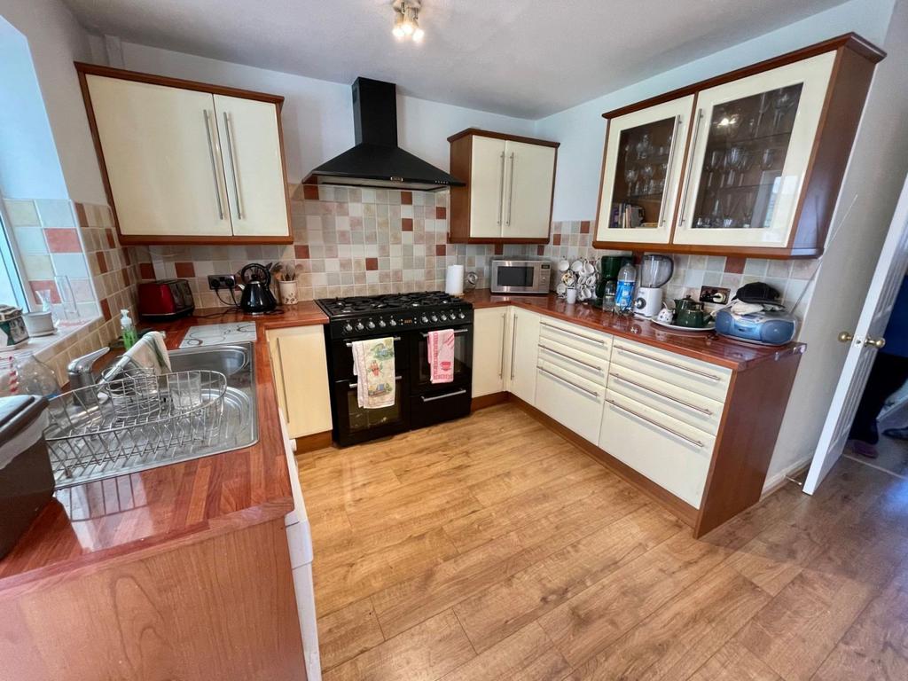 Sallow Avenue, Berrydale, Northampton... 3 bed detached bungalow £380,000