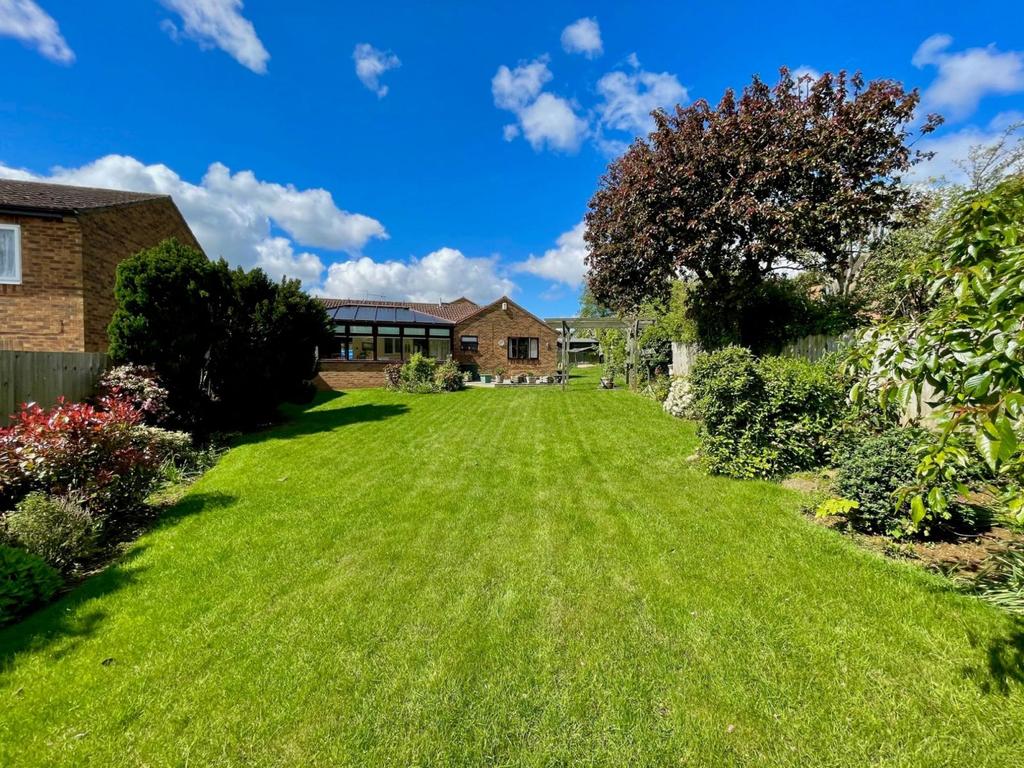 Sallow Avenue, Berrydale, Northampton... 3 bed detached bungalow £380,000