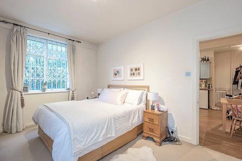 1 bedroom flat to rent, Langford Court, 22 Abbey Road, St John's Wood, London