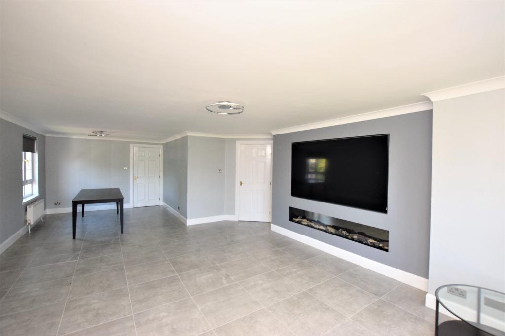The Fairways, Bothwell, South Lanarkshire, G71 8PB 2 bed apartment £1,300 pcm (£300 pw)