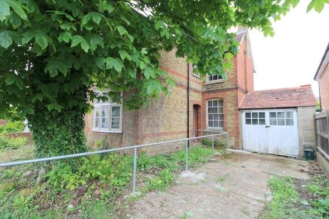 27 Wolsey Road, Ashford, TW15 2RA