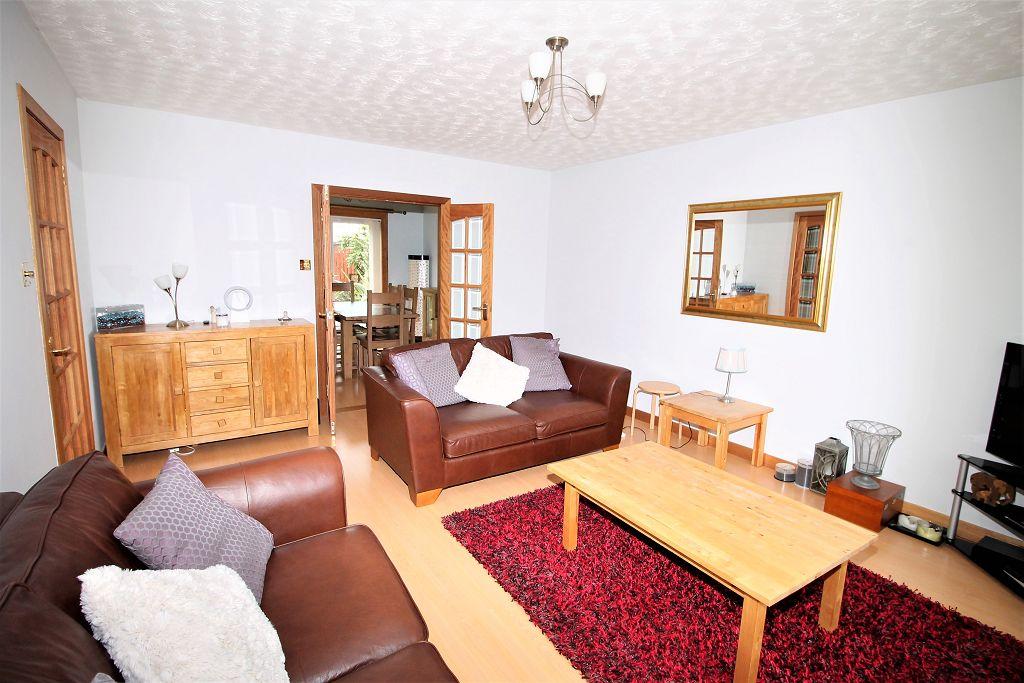 11 Falcon Drive, Larbert, FK5 4QU 4 bed detached house £220,000