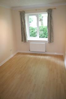 1 bedroom ground floor flat to rent - Buckingham Court, Kington Road, Staines upon Thames TW18