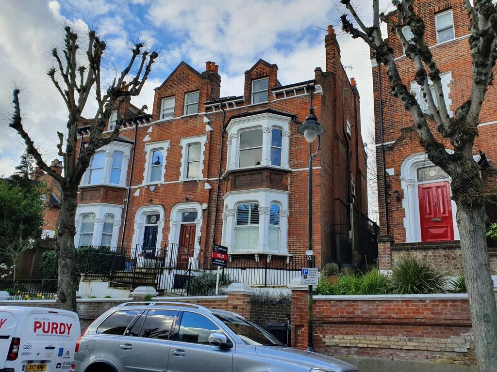 Cromwell Avenue, Highgate, N6 2 bed flat £1,538 pcm (£355 pw)