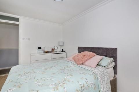 40 Marlowe Gardens, Eltham, London, SE9 1AB