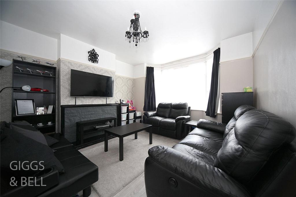 St. Augustine Avenue, Luton, LU3 2 bed terraced house £260,000